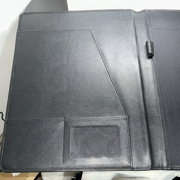 Top Grain Cowhide folder - Picture 2 of 4